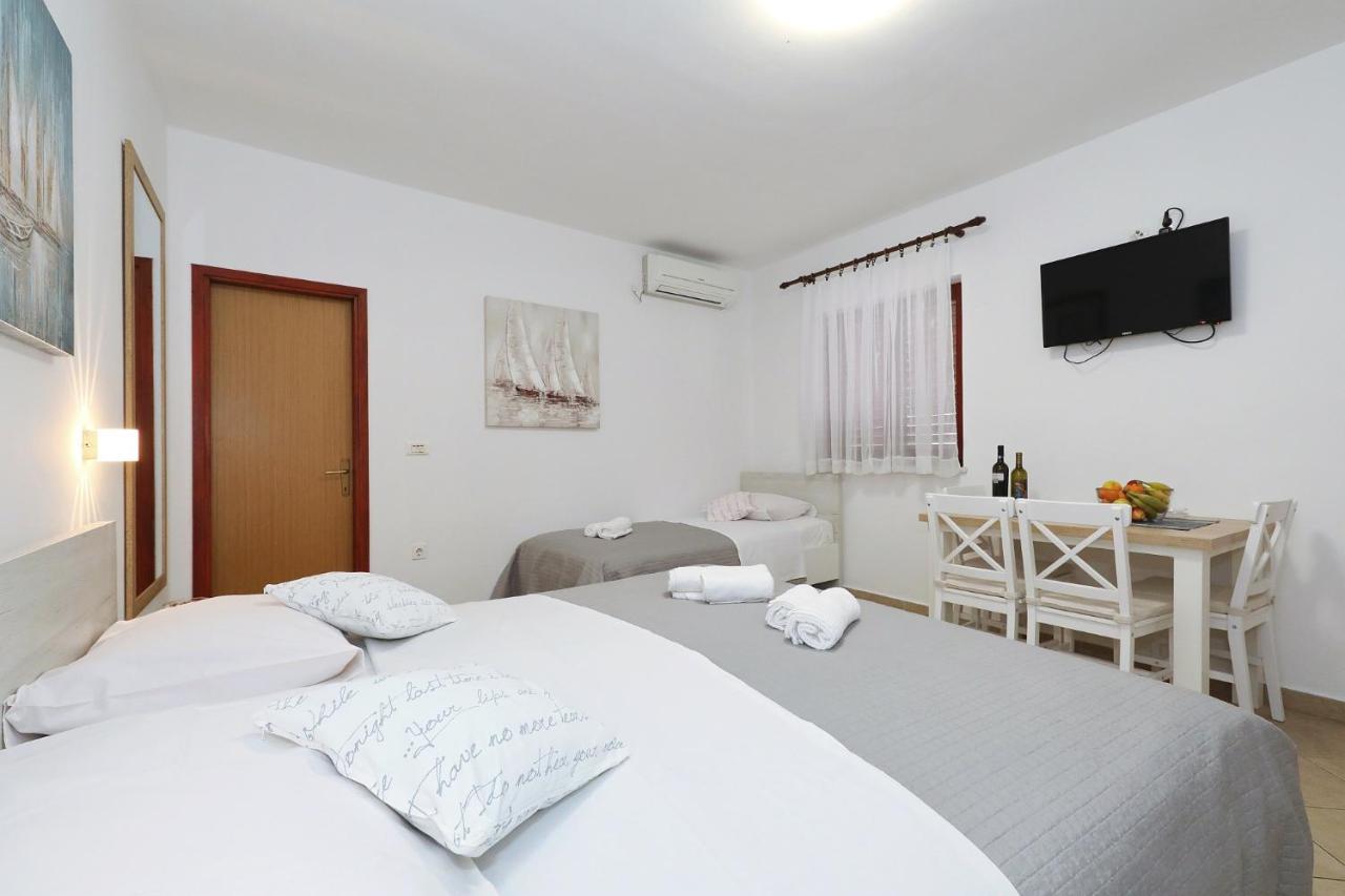 Apartmani Strpic Biograd Na Moru Exterior photo